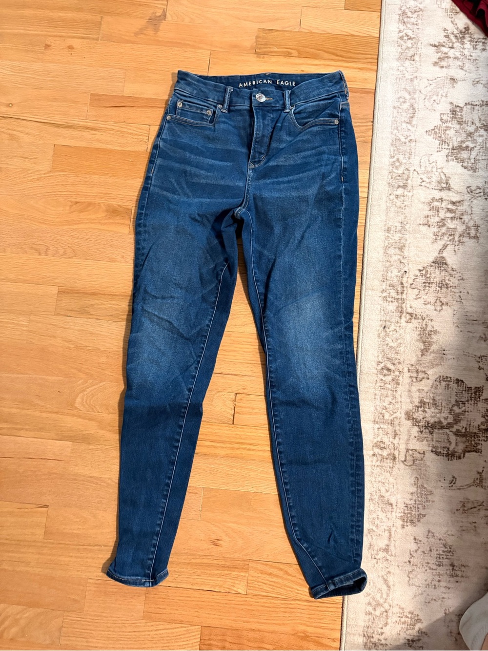 American Eagle Outfitters Women’s Dark Blue curvy High-Rise Skinny jegging